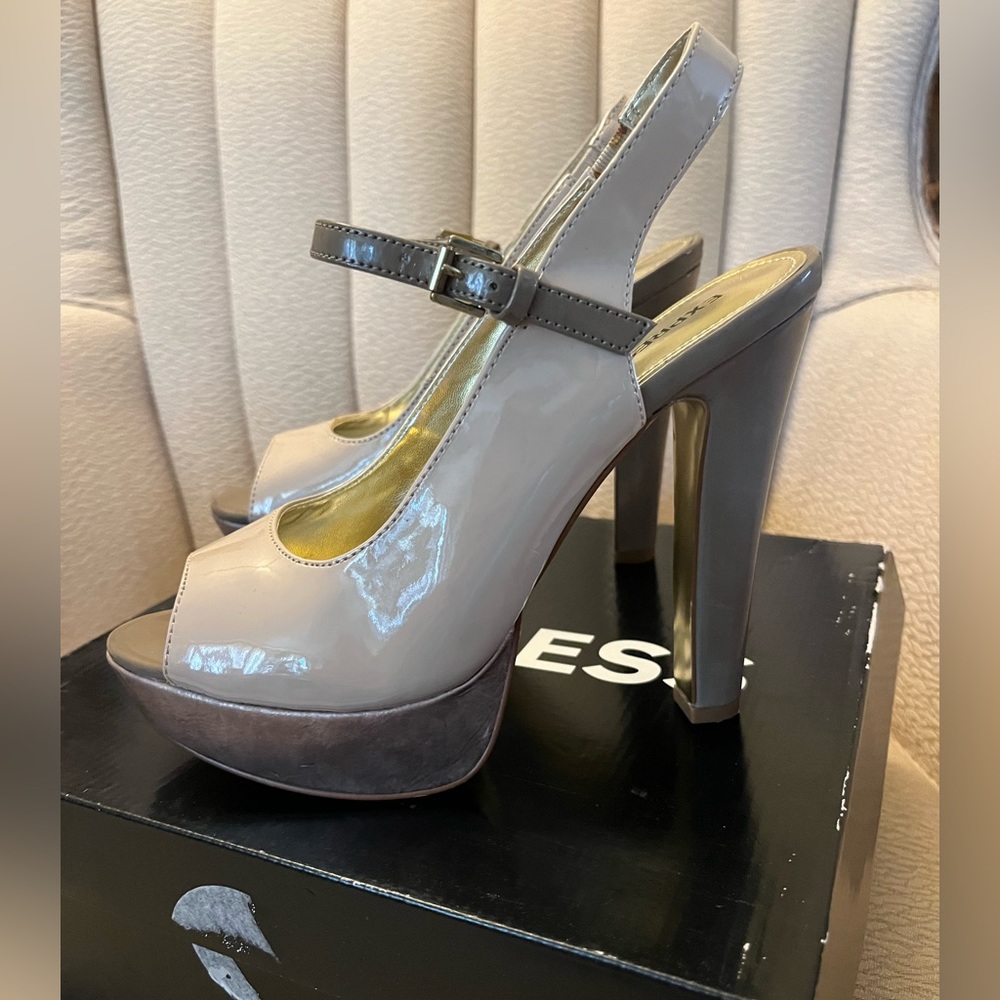 NIB Express brand taupe/tan patent platform, sling back, block heel pumps sz 6.5